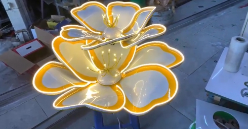 Sản phẩm được gia công tại xưởng Mặt Trời đỏ