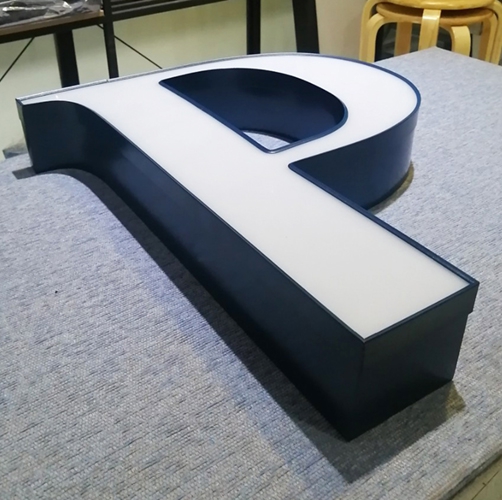 Chữ nhôm có gờ hàn Quốc, mặt dùng tấm Poly dẫn sáng hàn Quốc, gắn đèn Led bên trong