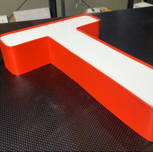 Chữ nhôm có gờ, mặt mica gắn đèn led bên trong