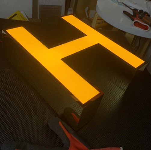 Chữ viền inox vàng Gold mặt lọng tấm mica, gắn đèn Led bên trong