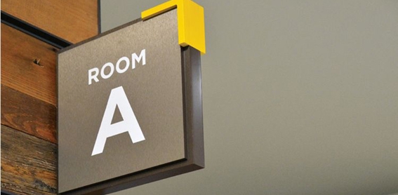 Hộp đèn Khung inox sơn gấp nhiệt, mặt inox Hairline gập hông nổi, nội dung lọng mica, gắn đèn Led bên trong