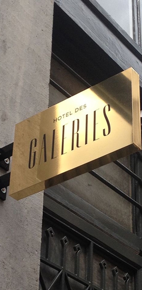 Hộp đèn nền inox, nội dung cắt lọng mica gắn đèn Led bên trong